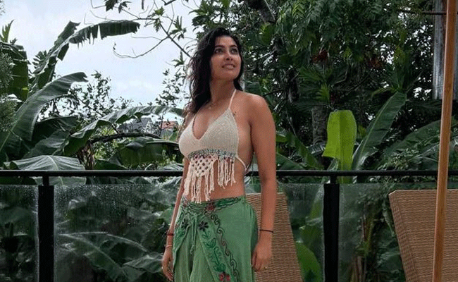 బిగ్ బాస్ దివి హాట్ ఫోటోస్!