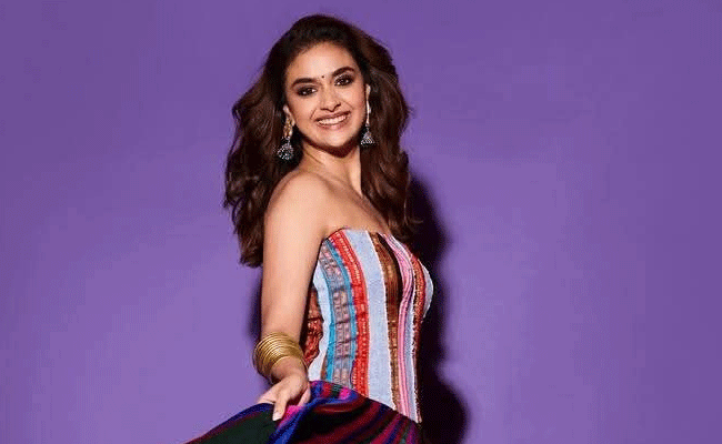 కీర్తి క్యూట్ లుక్స్